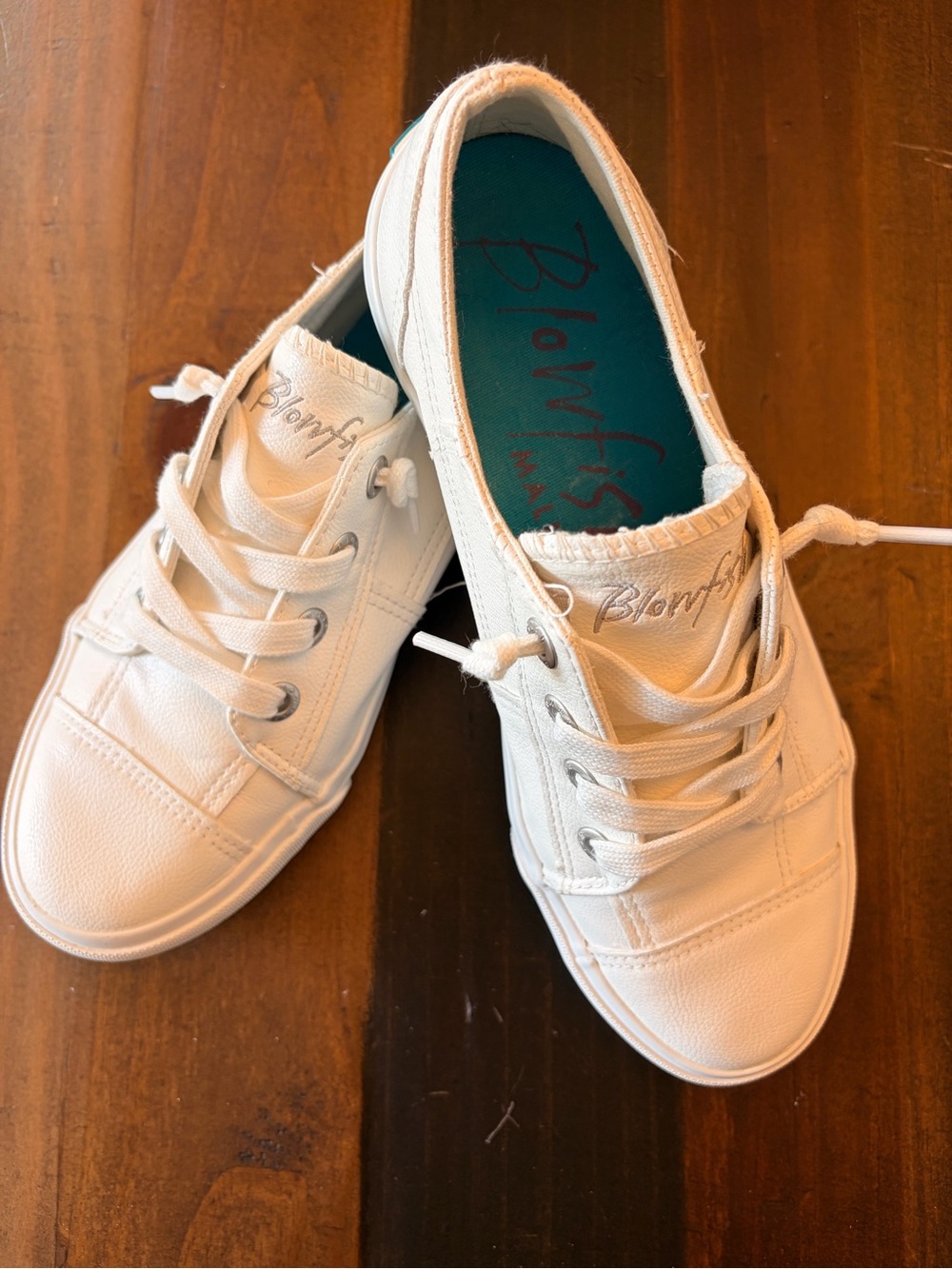 Blowfish Malibu Maxine White Faux Leather Sneakers Size 9
